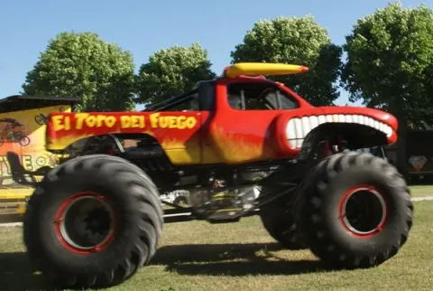 Camion-monstre El Toro Del Fuego de la société Alex Production - Source : https://monstertruck.fandom.com/wiki/El_Toro_Del_Fuego